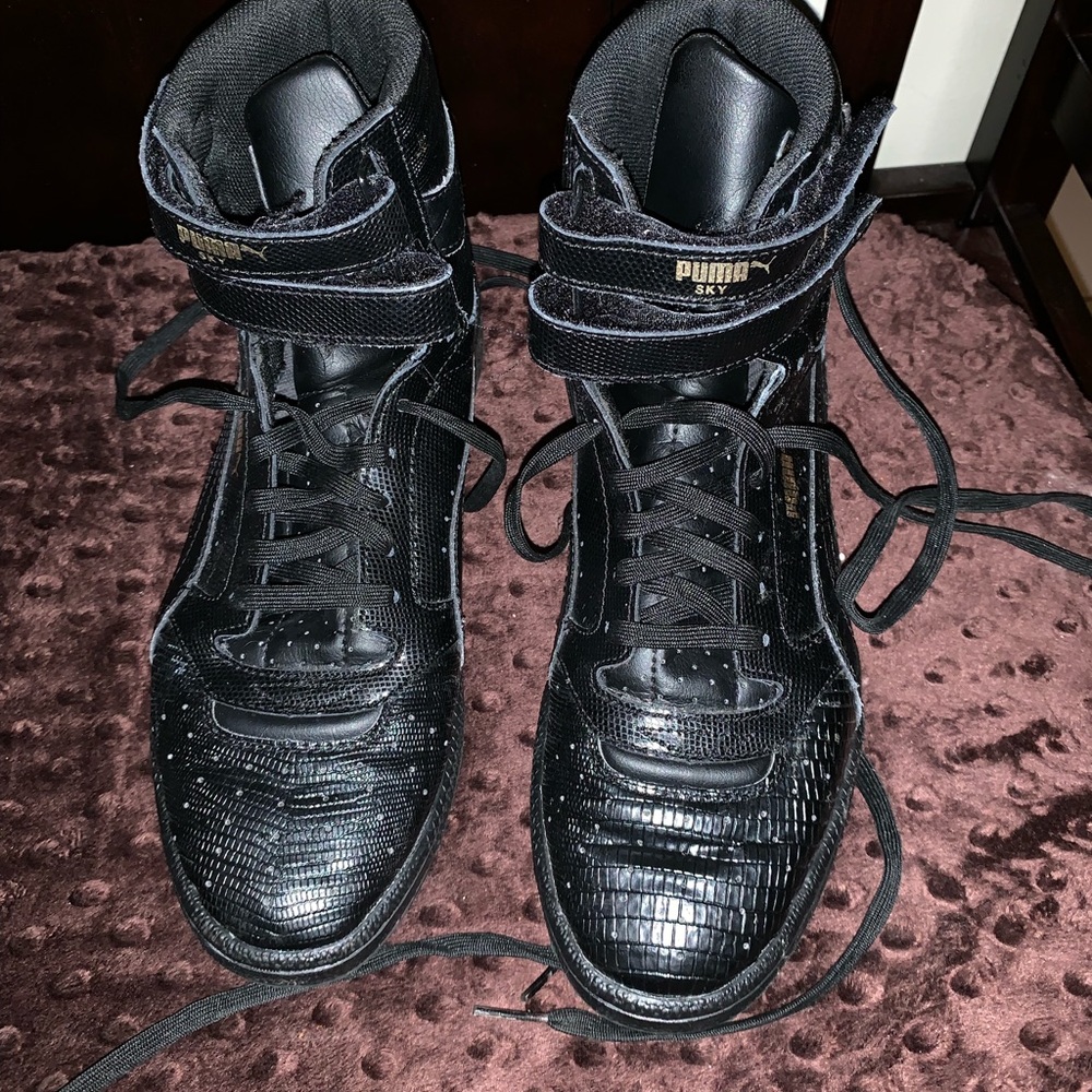 Black hi top Puma sneakers